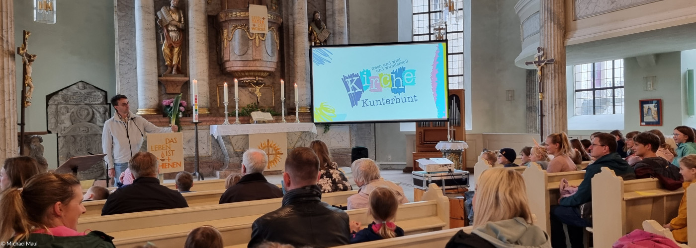 Kirche Kunterbunt