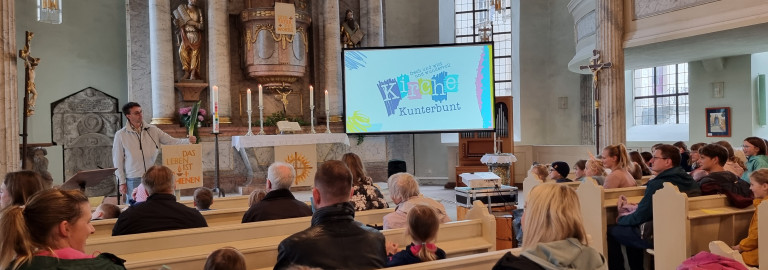 Kirche Kunterbunt
